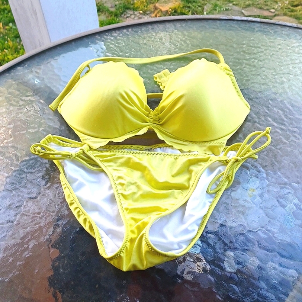 Victoria's Secret Limon,scaloped trimmed top,  bikini.Sz.36Ctop,s/p bottom!